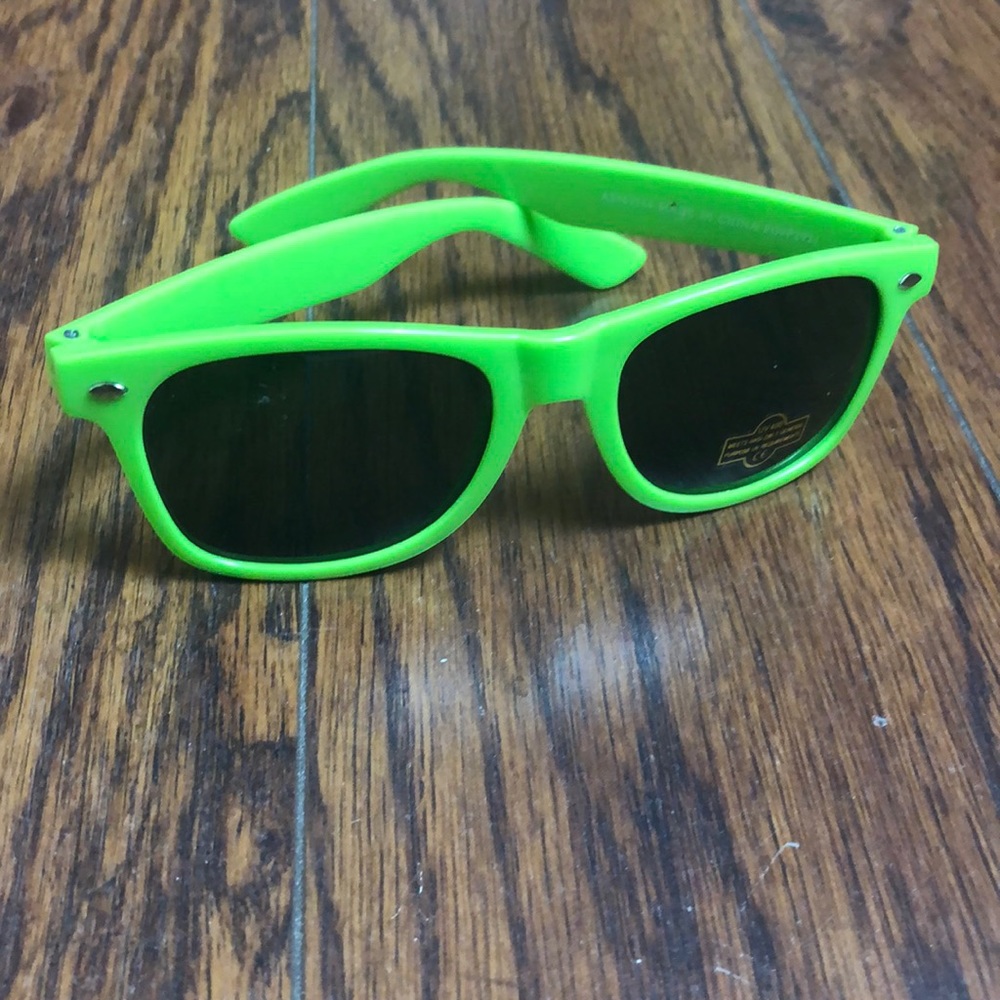 Sunglasses - Picture 2 of 6